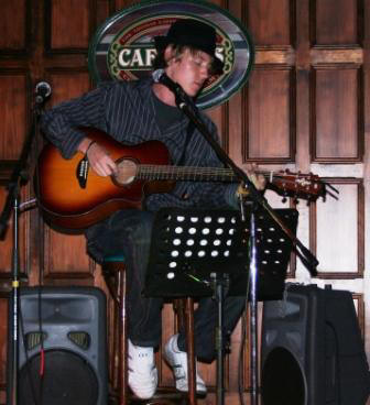 Australian singer/songwriter Andrew Healey.  Photo taken by Chrissy Layton, AusNotebook Music & Creative.