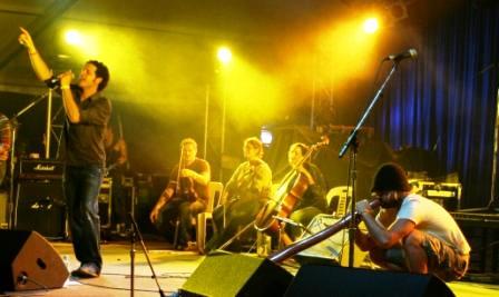 Lior and Xavier Rudd at The Woodford Folk Festival.  Photo taken by Chrissy Layton, AusNotebook Music & Creative.