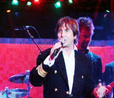 John Paul Young performing at The Countdown Spectacular, photo taken by Chrissy Layton, AusNotebook Music & Creative.