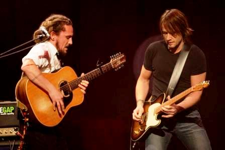 John Bulter and Keith Urban rocking the 2007 Aria awards