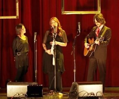 2006 ARIAS Awards, Kasey Chambers, Clare Bodwitch and Bernard Fanning, what a great combination!