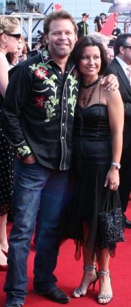 Troy Cassar-Daley and wife Laurel Edwards, 2006 ARIAS Music Awards, photo taken by Chrissy Layton, AusNotebook Music & Creative.