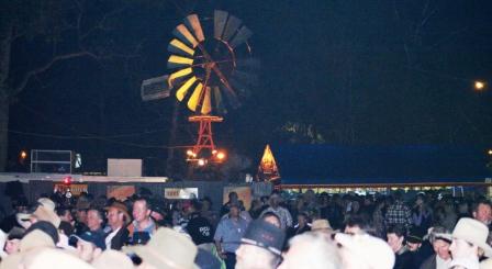 The Muster's Windmill and crowd at the National Country Music Muster.  Photo by Chrissy Layton, AusNotebook Music & Creative.